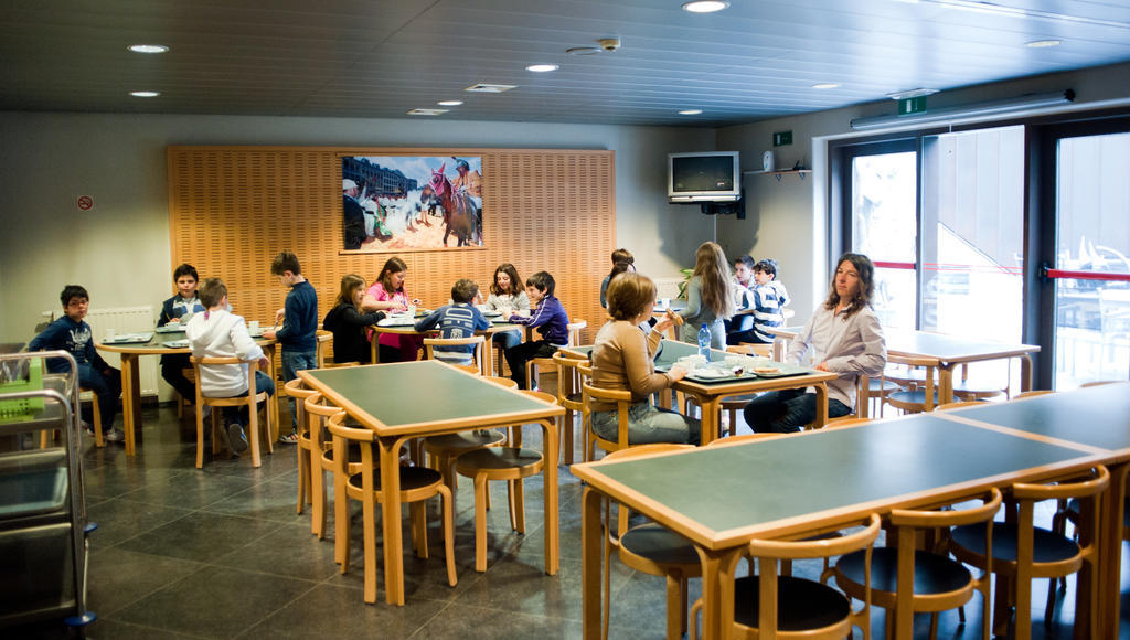 Auberge De Jeunesse De Mons Bagian luar foto
