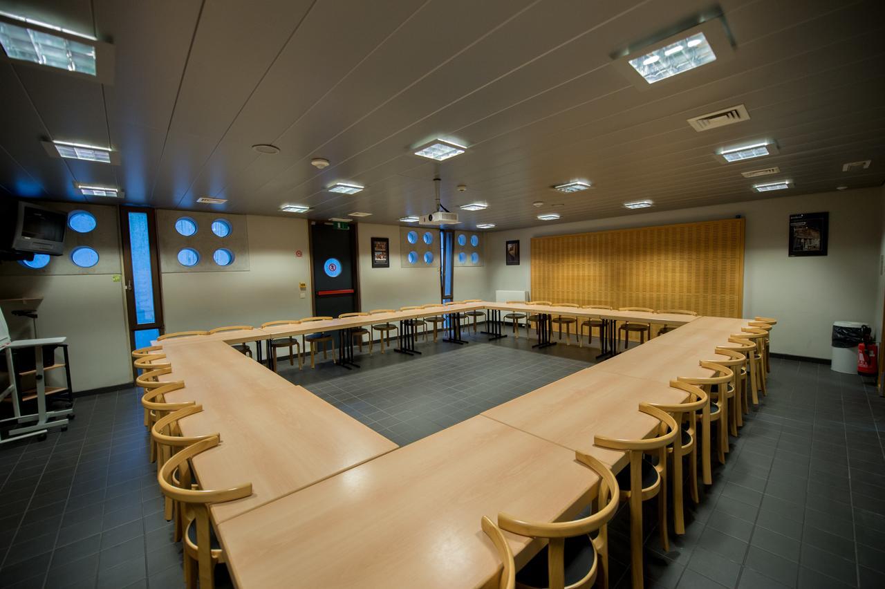 Auberge De Jeunesse De Mons Bagian luar foto